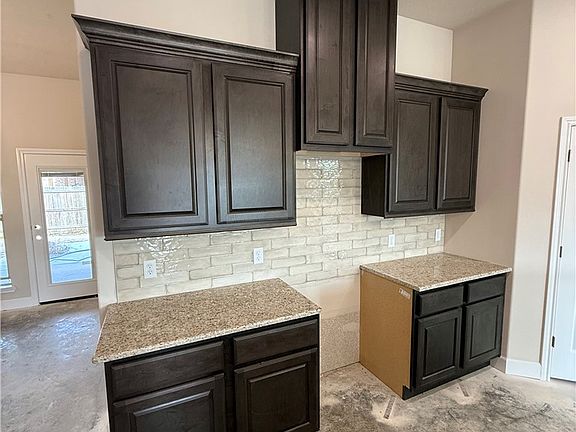 4th image of 1009 Dove Chase Ln