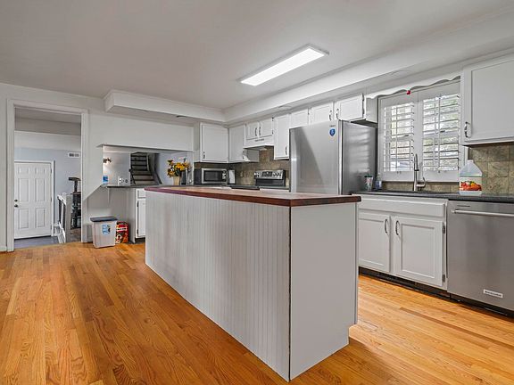 5th image of 408 Rosemary St.