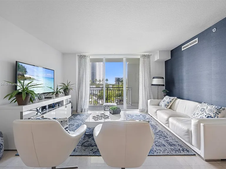 150 Sunny Isles Blvd #Townhouse 301 — Photo 2
