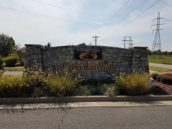 Lake valley entrance