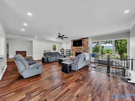 3rd image of 1602 Westwind Dr NW