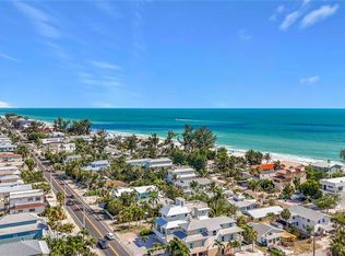 2918 Gulf Dr, Holmes Beach, FL 34217
