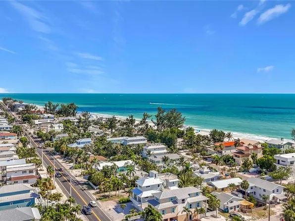 2918 Gulf Dr, Holmes Beach, FL 34217