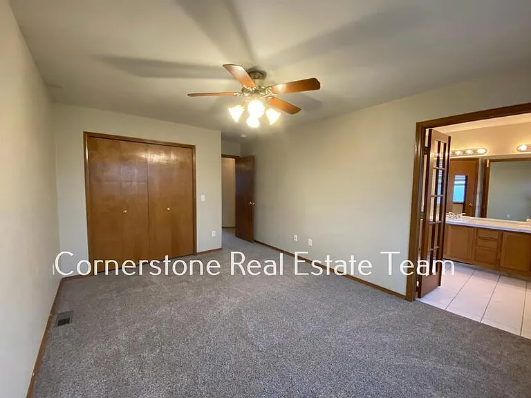 1345 Coolcrest Dr — Photo 6
