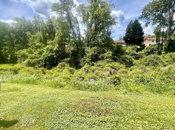 110 Melody Ct, Martinsville, VA 24112