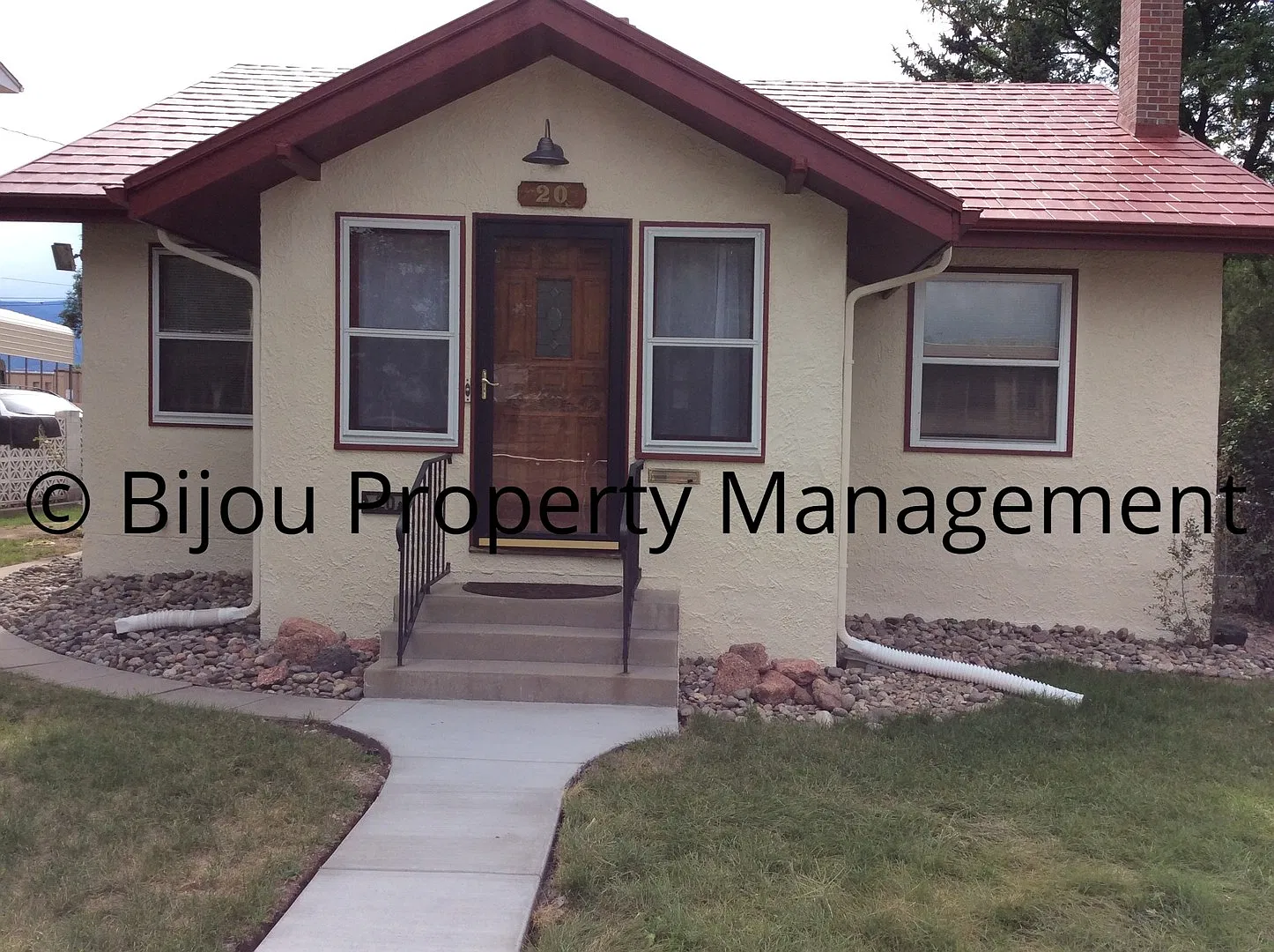 Nice four bedroom, two bath home — Photo 1