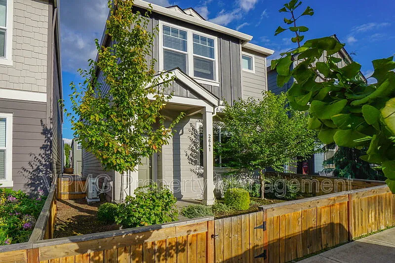 3 bed, 2.5 bath, 1369 sqft, $2,750 — Photo 2