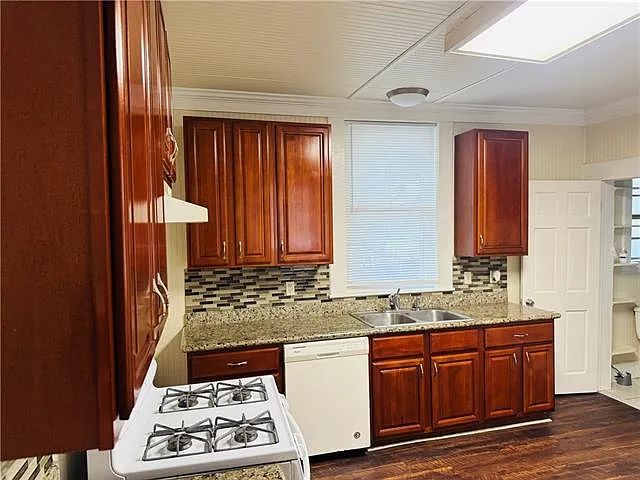 304 Oak Ave — Photo 8