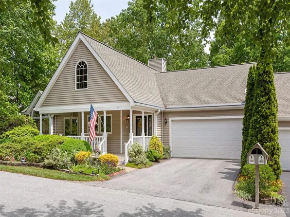117 Carriage Walk Ln, Hendersonville, NC 28791