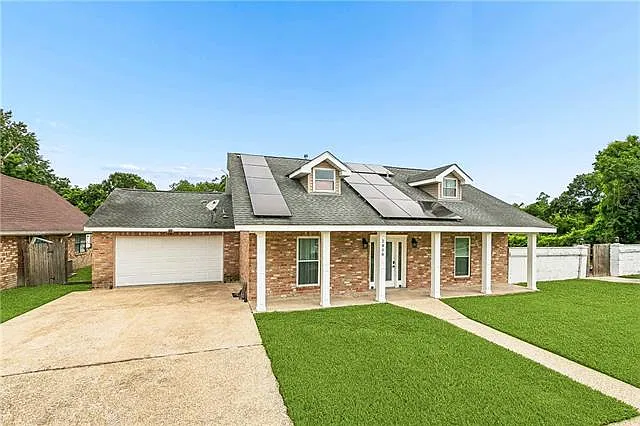 3 bed, 2.5 bath, 2300 sqft, $3,000 — Photo 1