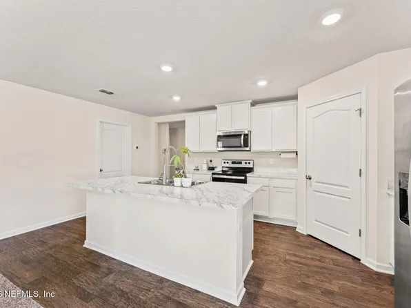 70013 MISTY LAKE Court, Yulee, FL 32097