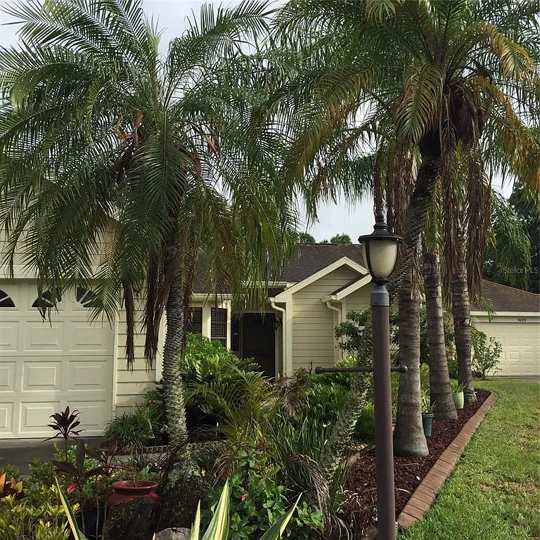 3 bed, 2.0 bath, 1321 sqft, $2,000 — Photo 2