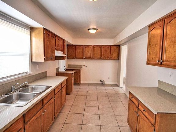 4th image of 515 E Stepney St #6