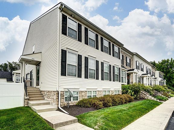 2nd image of 228 Oxford Oak Dr