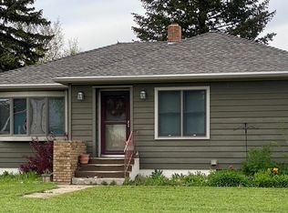 20 3rd St SW, Beach, ND 58621