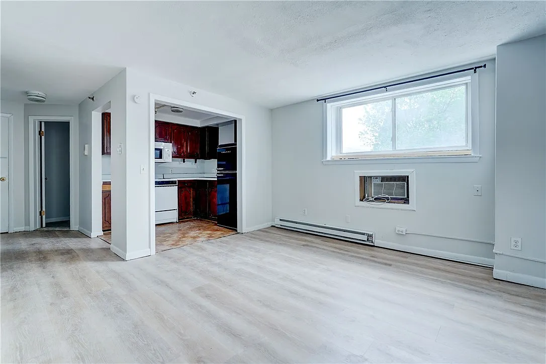 Studio, 1.0 bath, 300 sqft, $995 — Photo 2