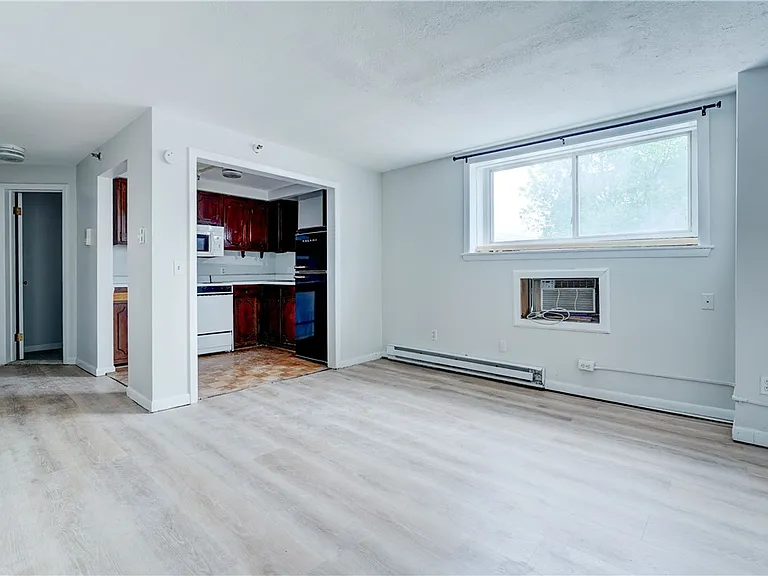 400 Main St #B9 — Photo 2