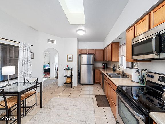 4th image of 8457 N Breezewood Pl