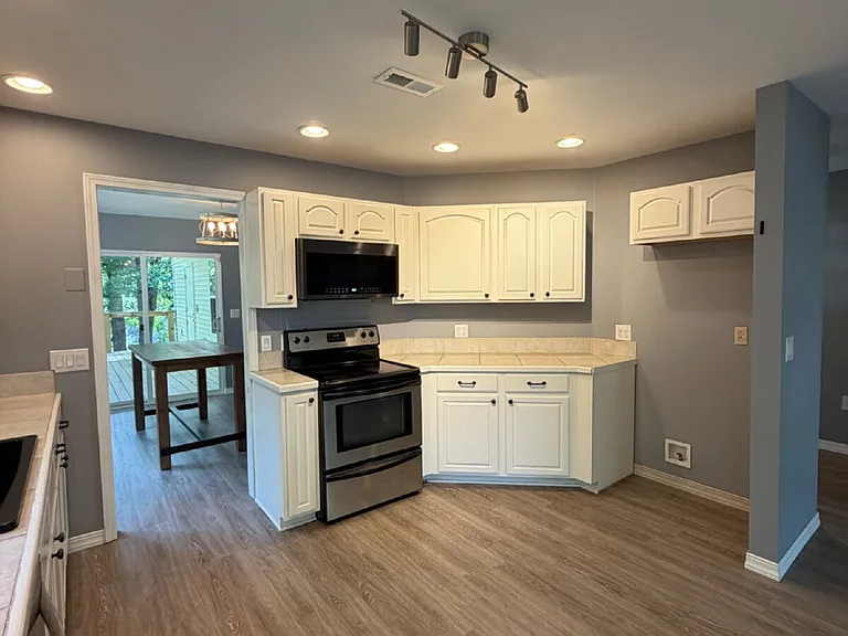 1270 Skyview Dr — Photo 9