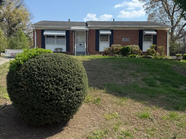 1923 Belcrest Dr, Greensboro, NC 27406