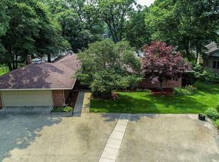 23146 Greenleaf Blvd, Elkhart, IN 46514