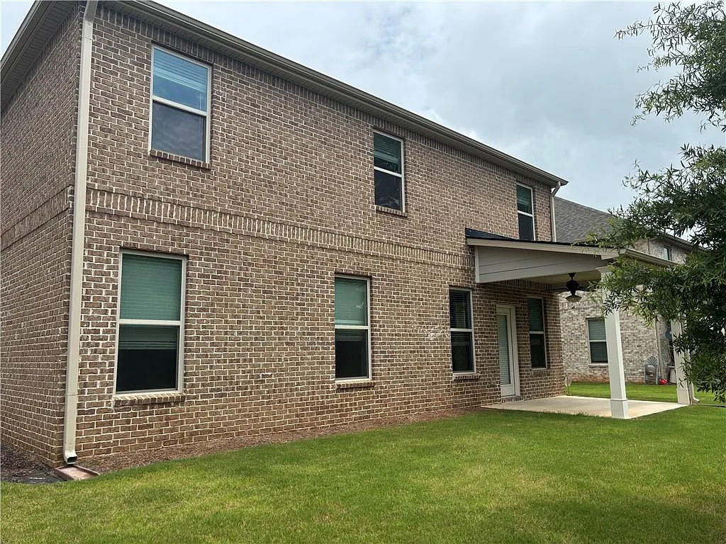 5 bed, 3.0 bath, 3279 sqft, $2,700 — Photo 3