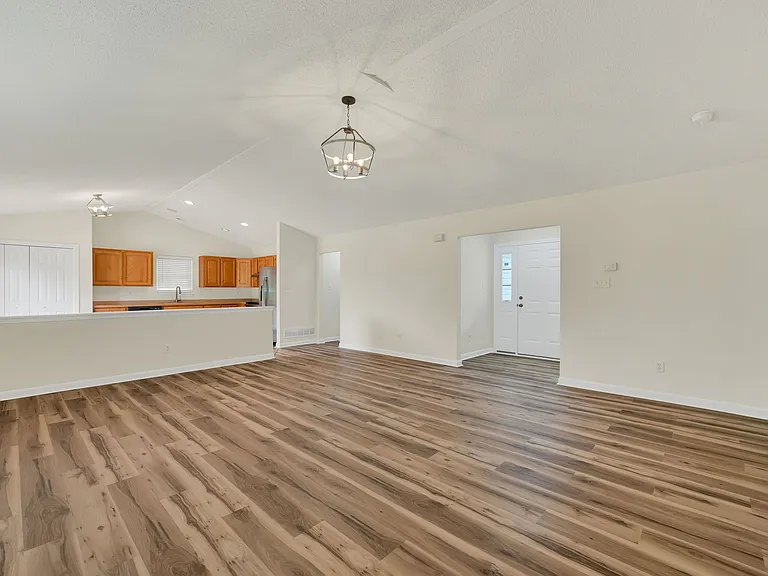 270 Oaknoll Ave — Photo 4