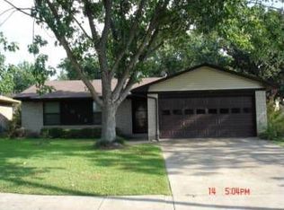 1013 Phillips Dr, Ennis, TX 75119