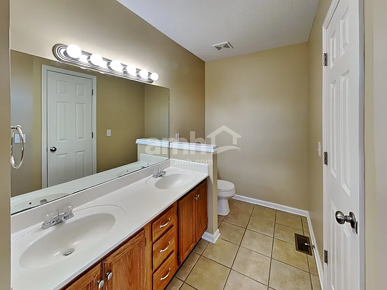 115 Crenshaw Dr — Photo 12