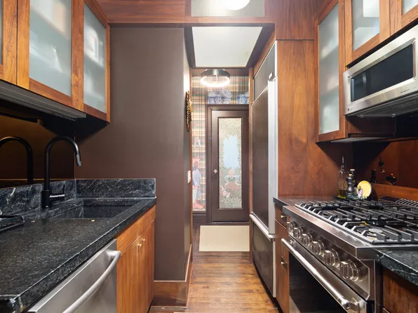 41 5th Avenue image 7 of 16