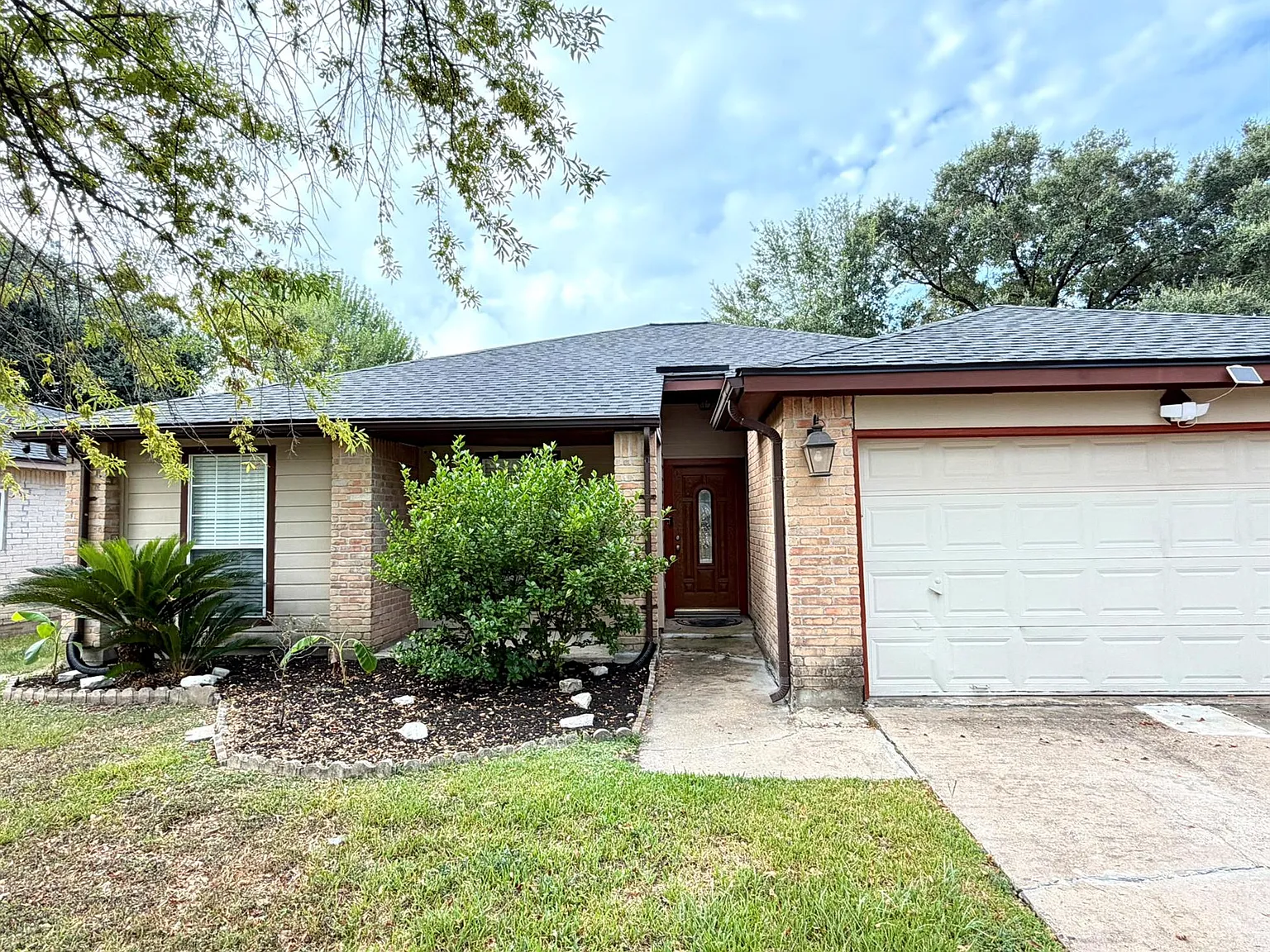 3 bed, 2.0 bath, 1414 sqft, $2,000 — Photo 4