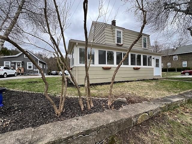 1st image of 135 Railroad Ave