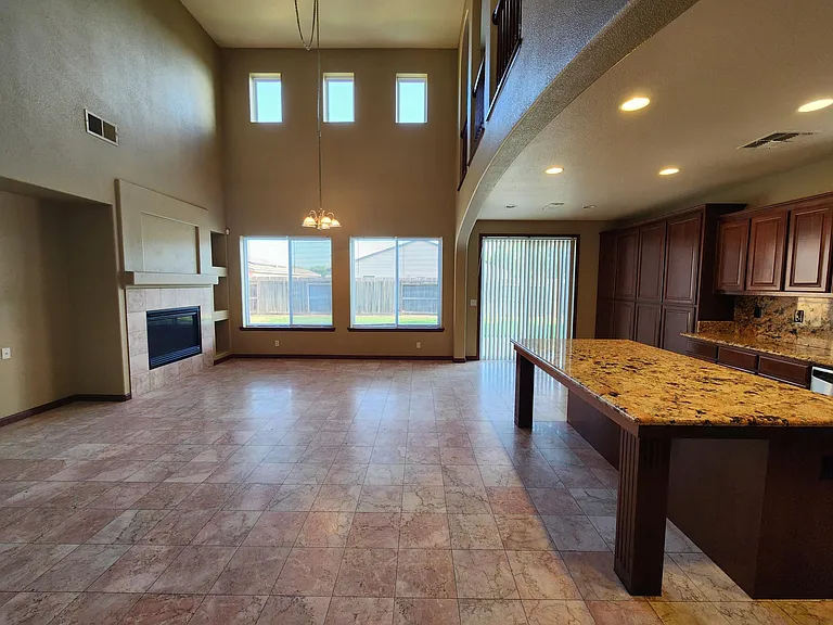 794 Newton Ct — Photo 5