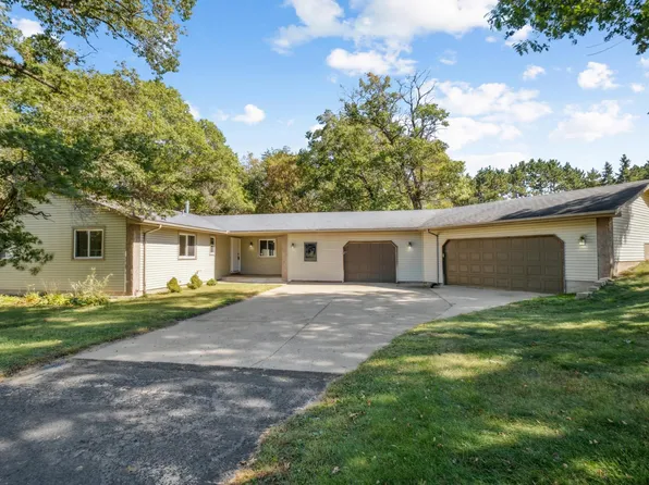 3500 Rose Cir NW, Oak Grove, MN 55303