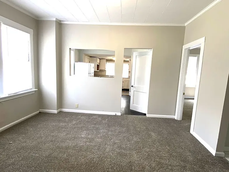 352 Bassett Ave — Photo 6