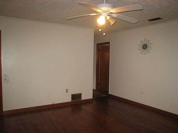 3rd image of 113 Sonja Dr