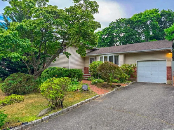 5 Otsego Place, Commack, NY 11725