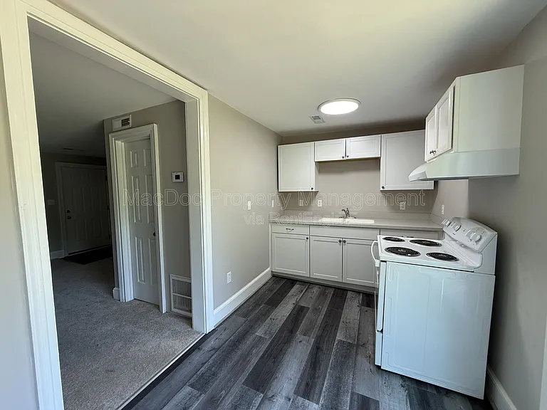 210 Milford St #B — Photo 6