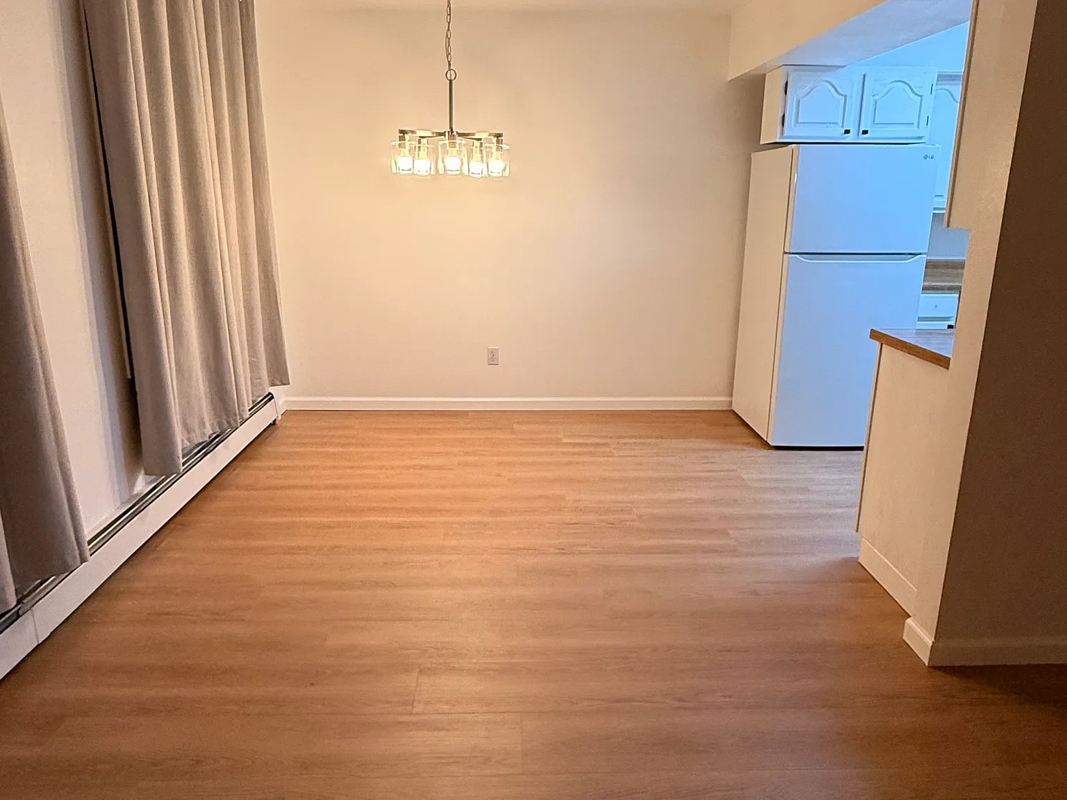 2 bed, 893 sqft, $1,900 — Photo 3