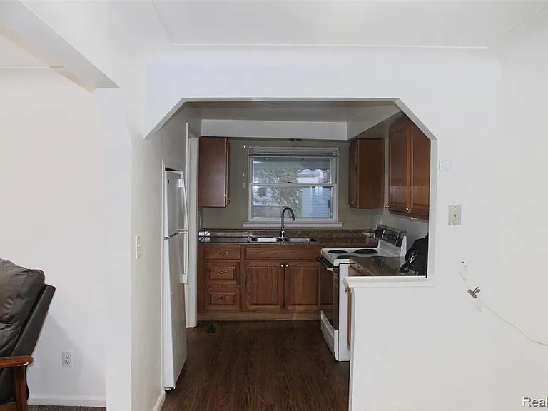 1253 Atkinson Ave — Photo 11