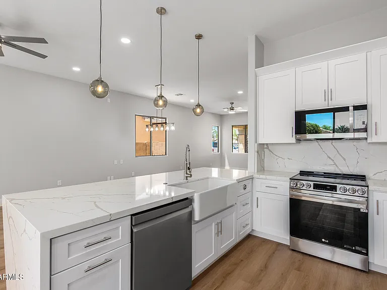 13711 W Tara Ln — Photo 20