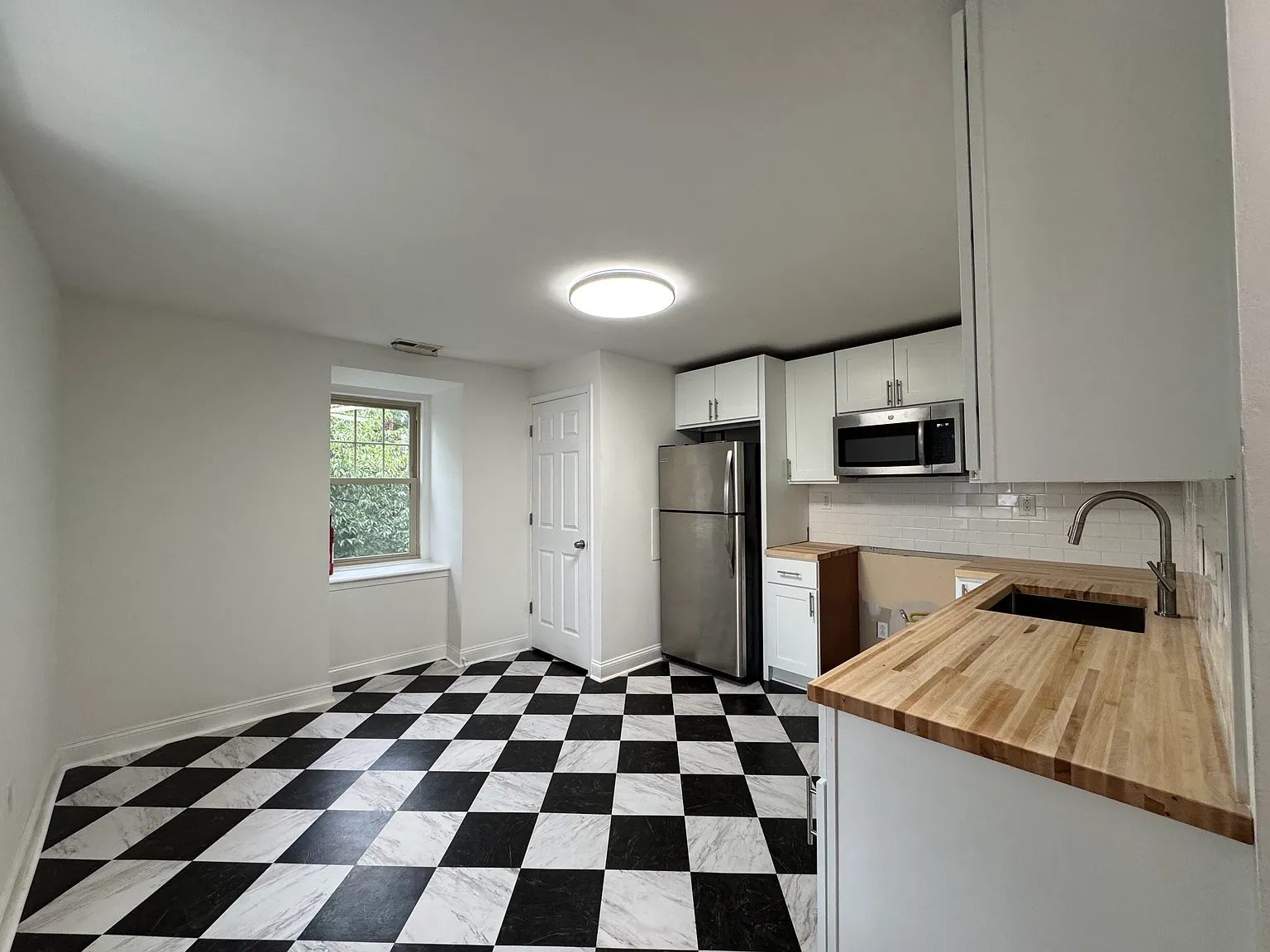 2 bed, 1200 sqft, $2,195 — Photo 4