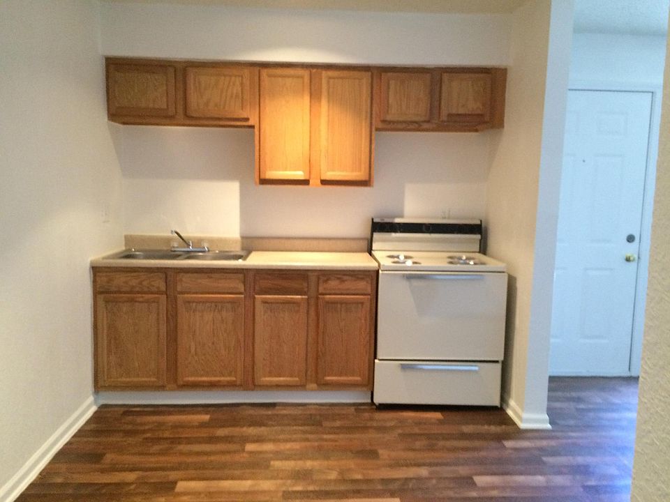 2nd image of 1233 Stone Arch Dr