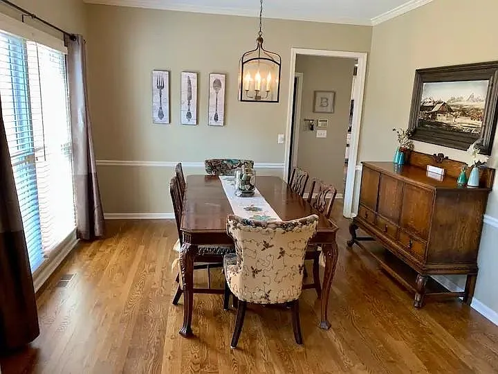 4 bed, 2.5 bath, 3026 sqft, $6,560 — Photo 2