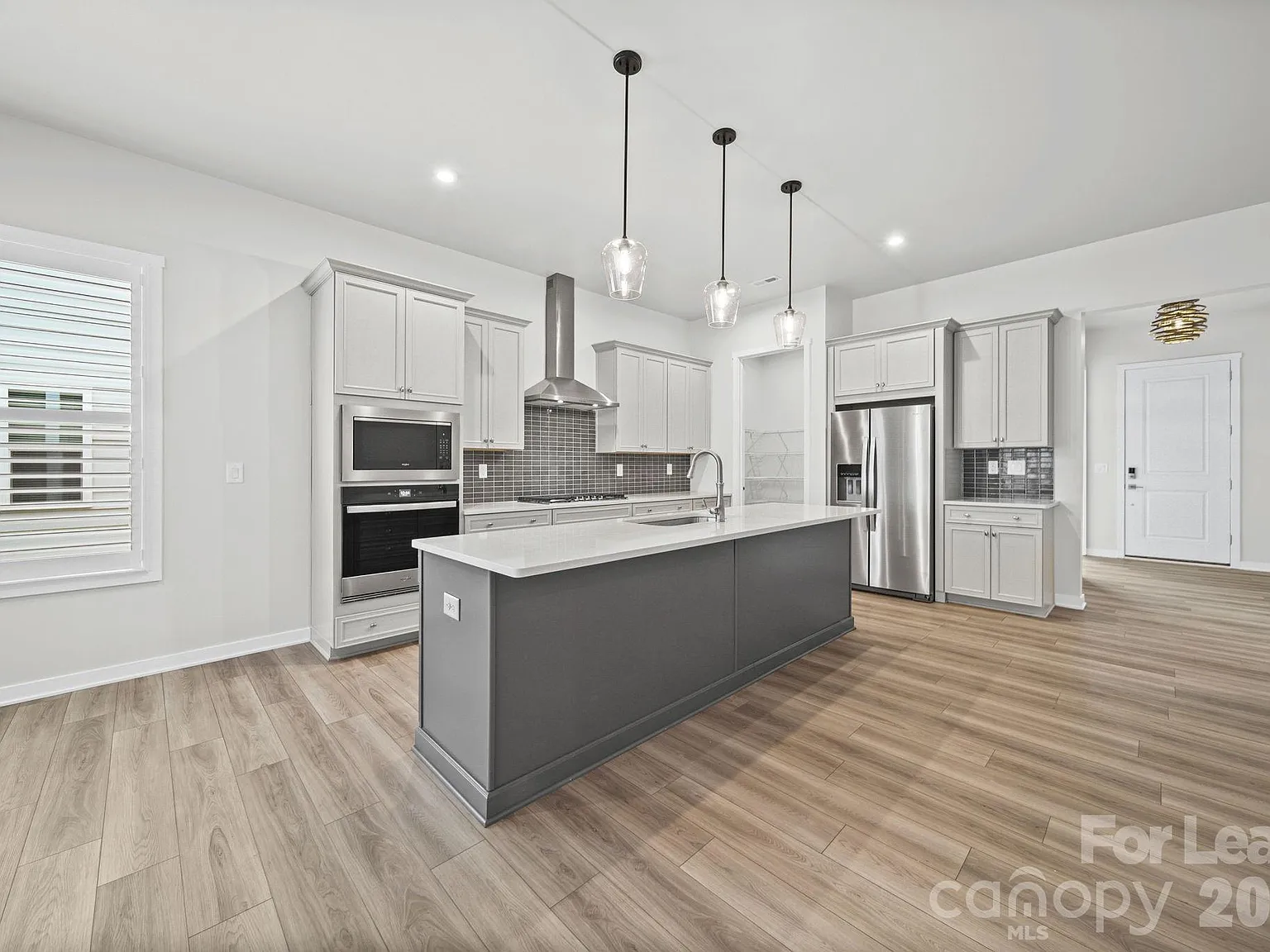 4 bed, 2.5 bath, 2043 sqft, $3,200 — Photo 3