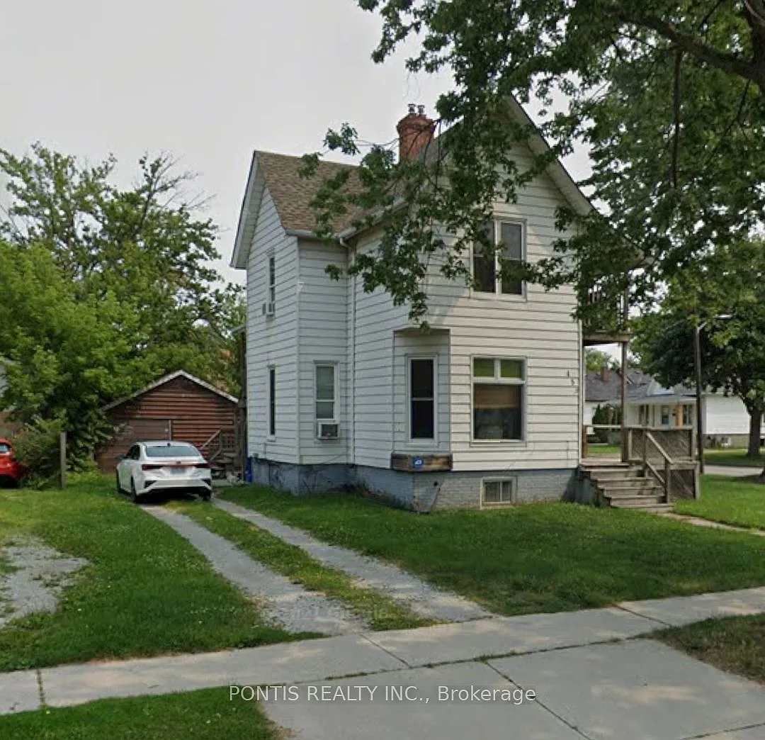 Building Photo - 452 Confederation St #1