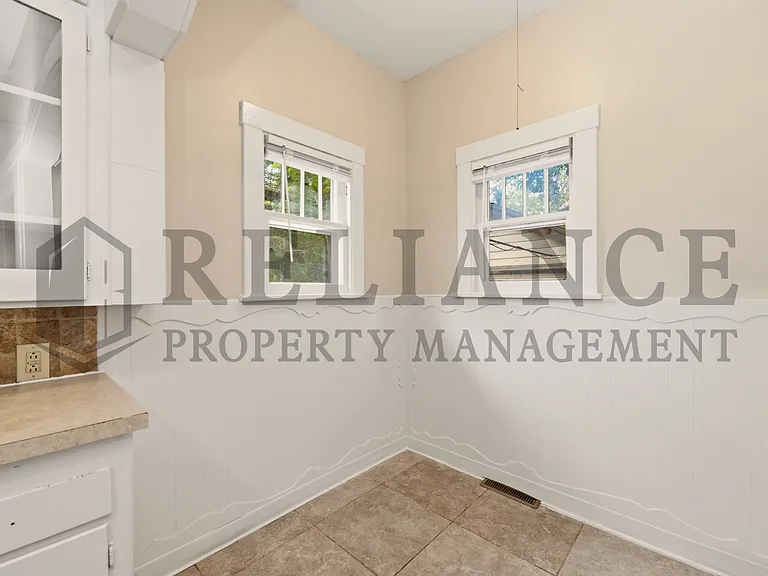 525 S Chautauqua Ave — Photo 32