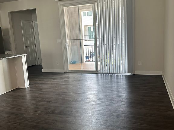 3rd image of 9753 Oaklawn Blvd