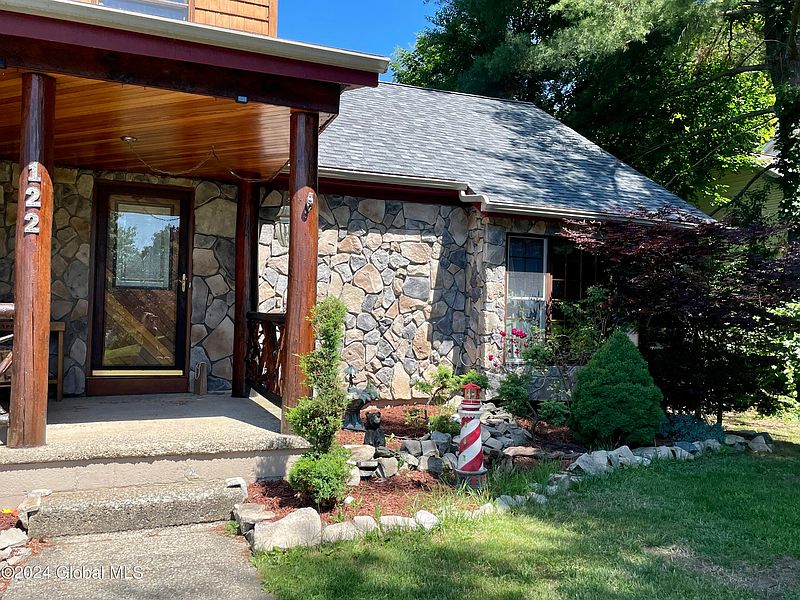 3rd image of 122 Southbury Road