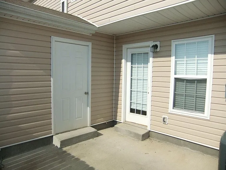 6062 Cullen Dr — Photo 4